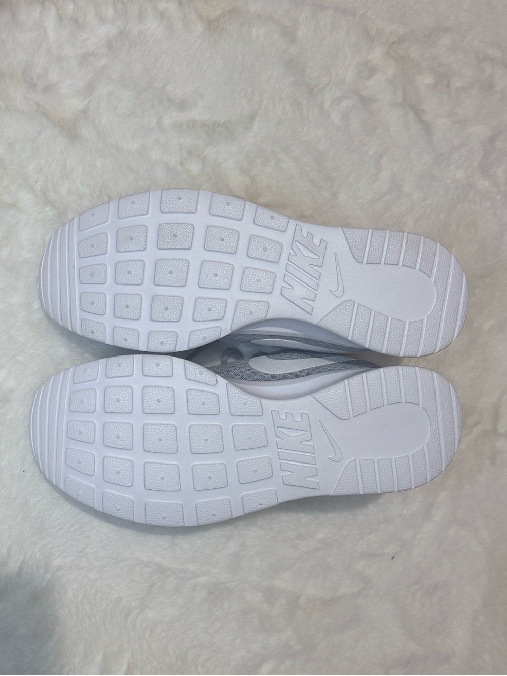 Nike Women's Light Gray Mesh Running Sneakers with White Swoosh - Picture 6 of 14